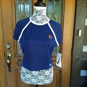 NWT Nike Crop Top. Pick 3 ⭐ Items For $40. Put In Bundle.